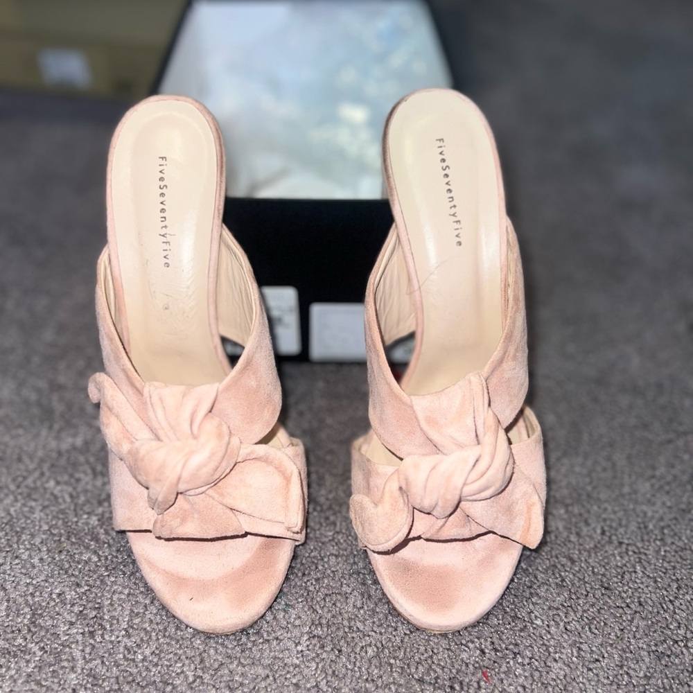 Suede blush pink sandal
